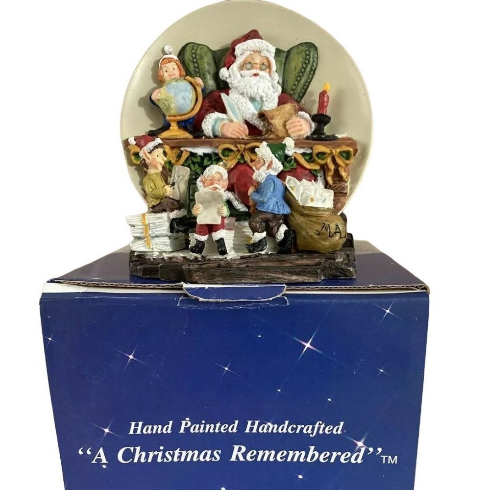 VTG Hand Painted Handcrafted A Christmas Remembered Santa Collectors Figurine 3D